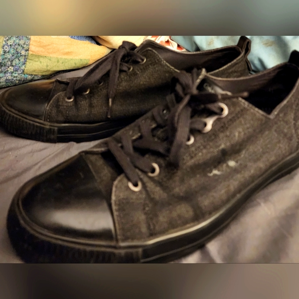 Calvin Klein Jeans mens size 9.5 mens black low rise sneakers